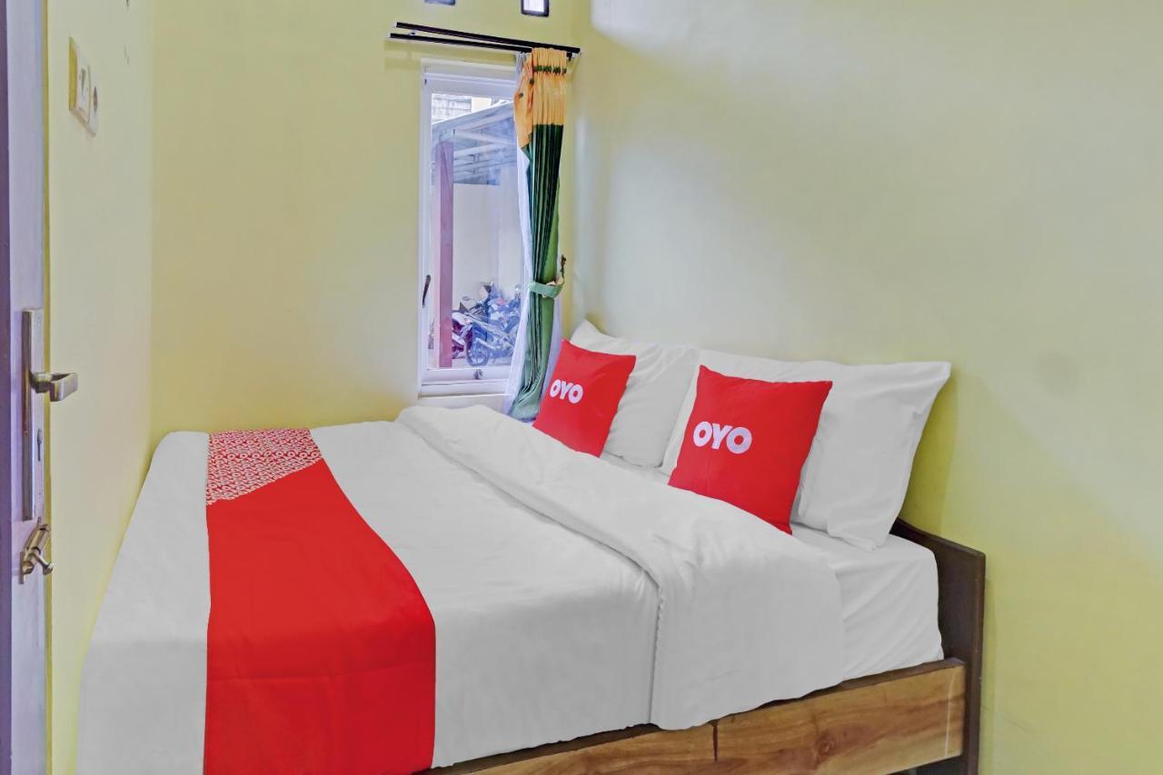 Oyo 3298 Bromo Guest House Family 玛琅 外观 照片